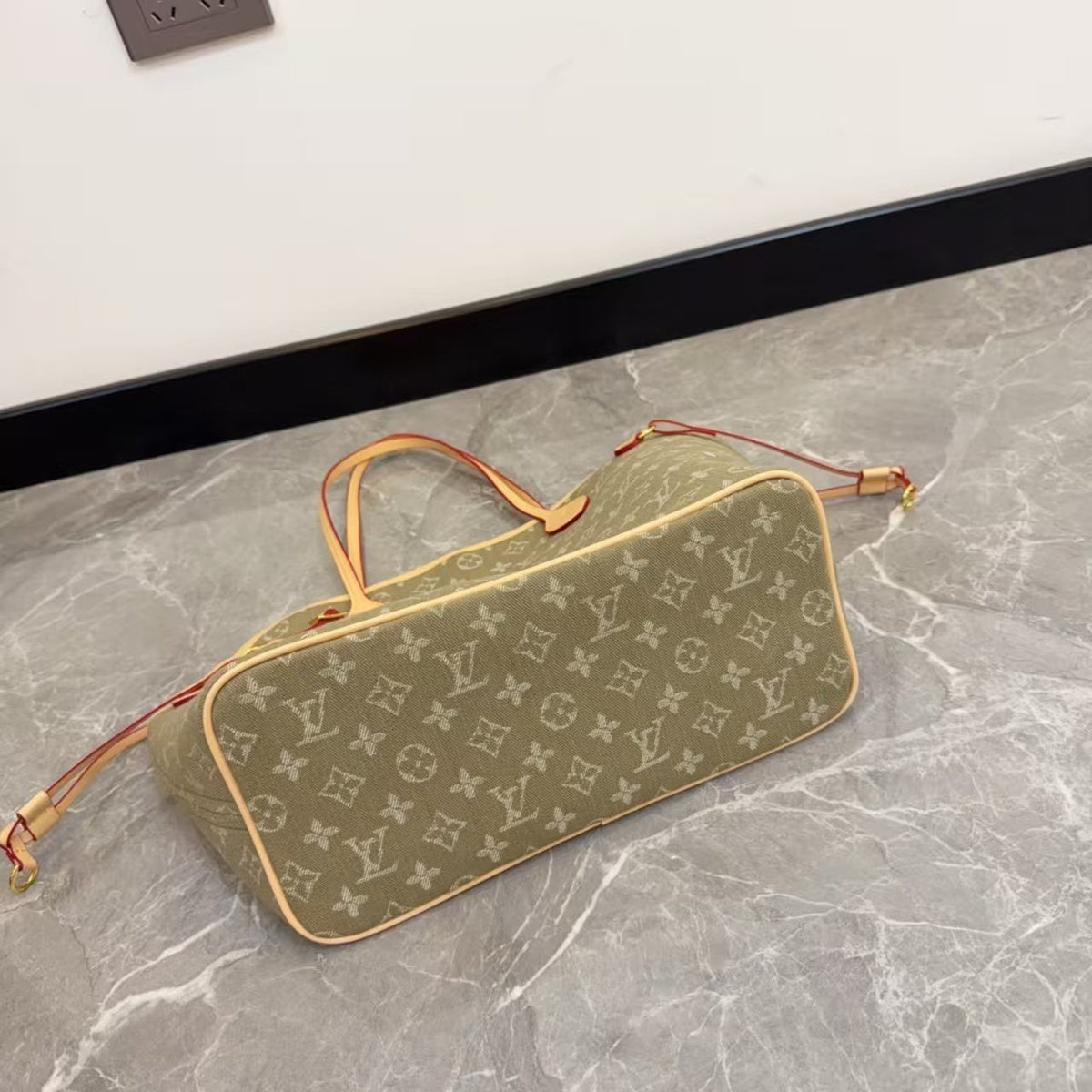 Multicolor Pet Crossbody Bag