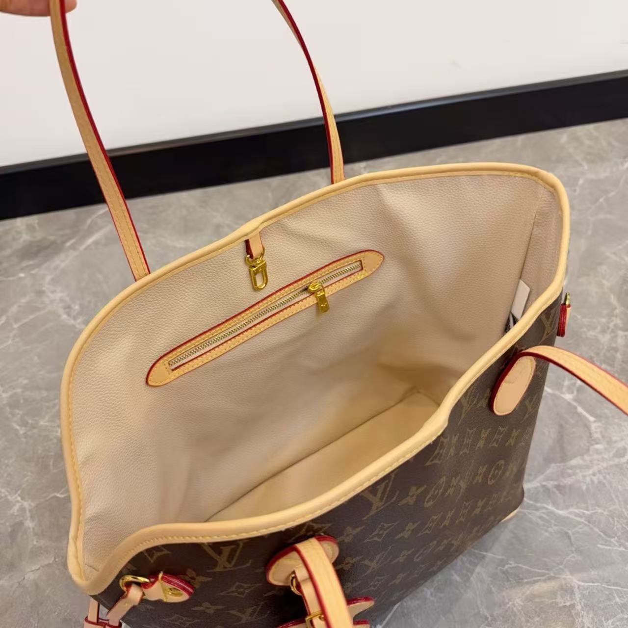 Multicolor Pet Crossbody Bag