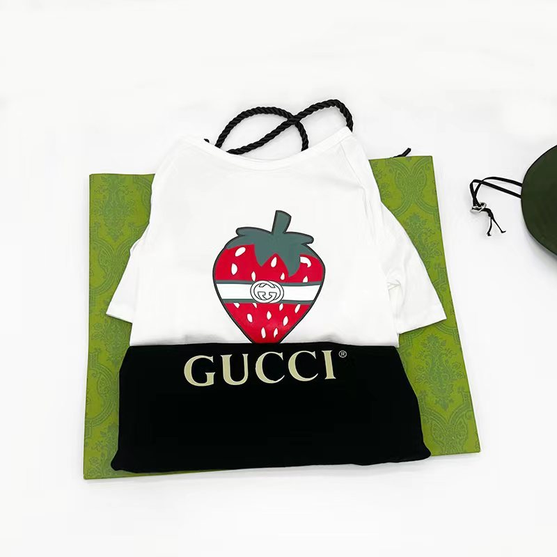 New G Strawberry Clothes 042 T-Shirt